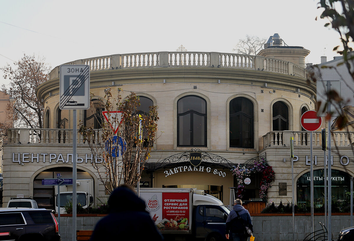 Основное здание Центрального рынка. Ресторан на третьем этаже, фото автора