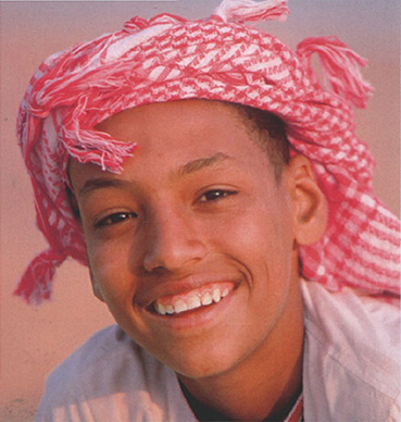 Улыбайтесь, сияйте своей улыбкой! Жизнь станет легче, ведь улыбка, словно эхо, вернется к вам от сограждан