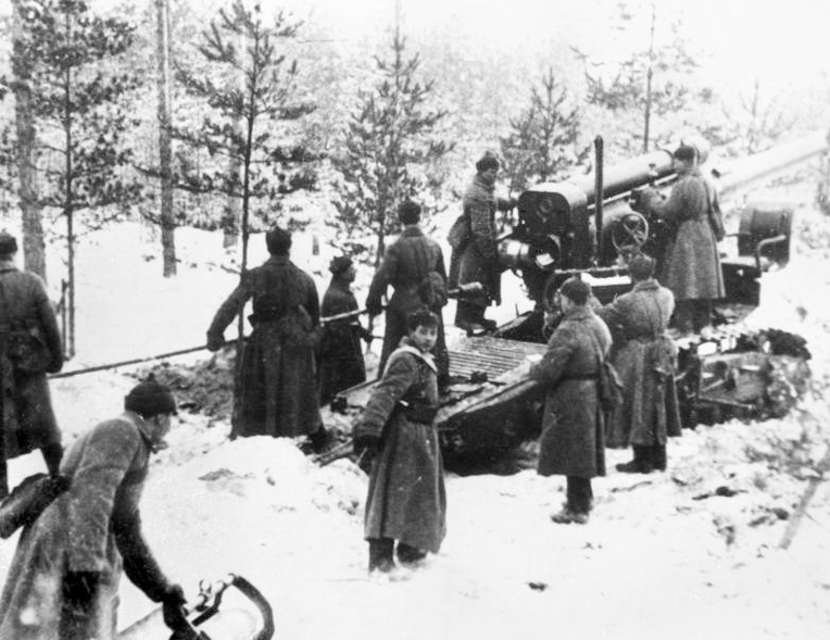 Б-4 в районе линии Маннергейма. Зима 1940 года. Фото из Яндекс-коллекции.