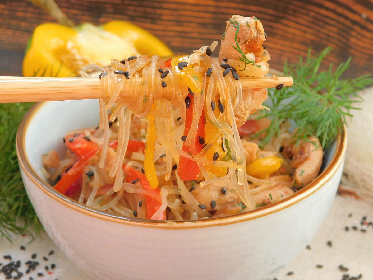 Салат с фунчозой и говядиной по-китайски | пластиковыеокнавтольятти.рф — рецепты с фото