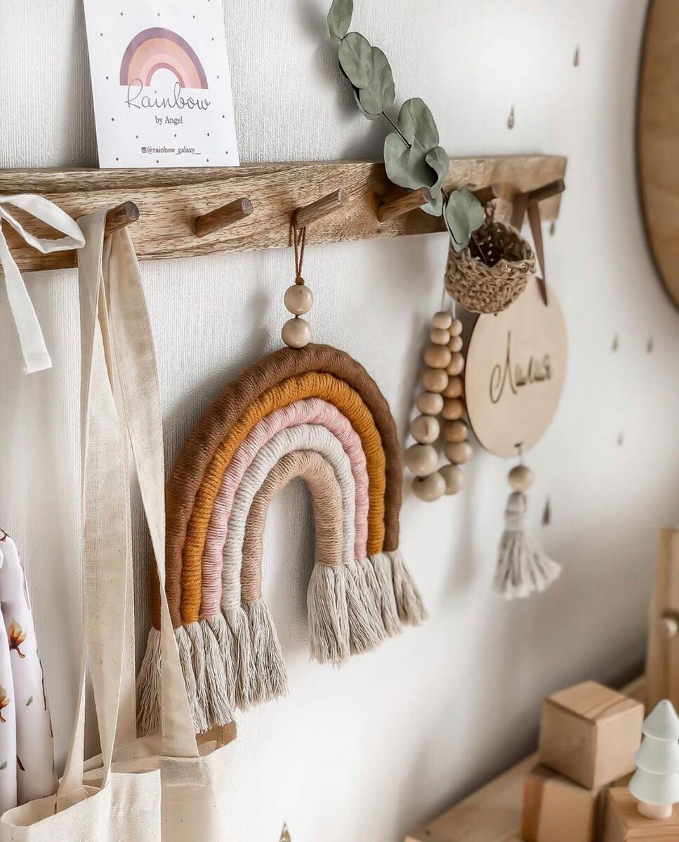 Макраме-радуга в интерьере детской комнаты