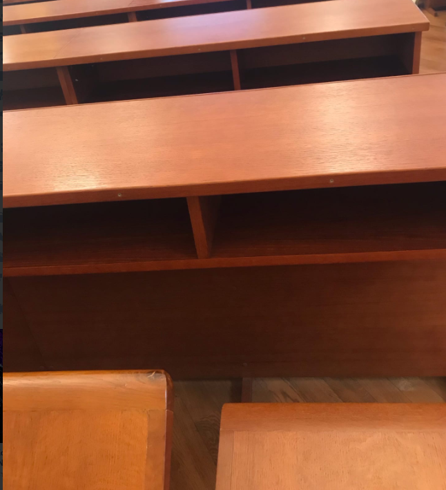 За похожими столами и мы сидели когда-то