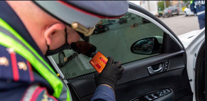 Проверка тонировки инспектором Гибдд