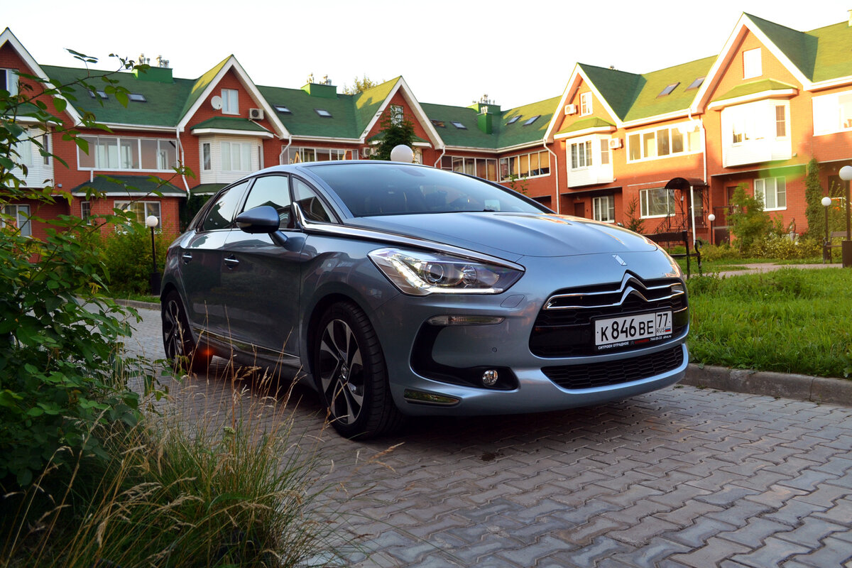 Шикарный и необычный DS5. Машина - космолет. И без дорогой подвески гидроподвески. Снова недооценен. Листай вправо >>>