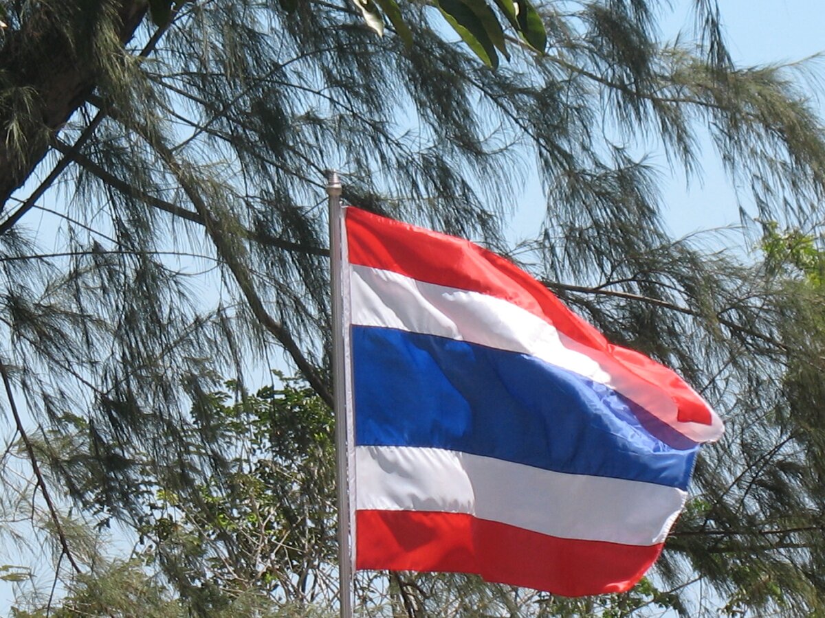 Флаг Таиланда. Фото автора.