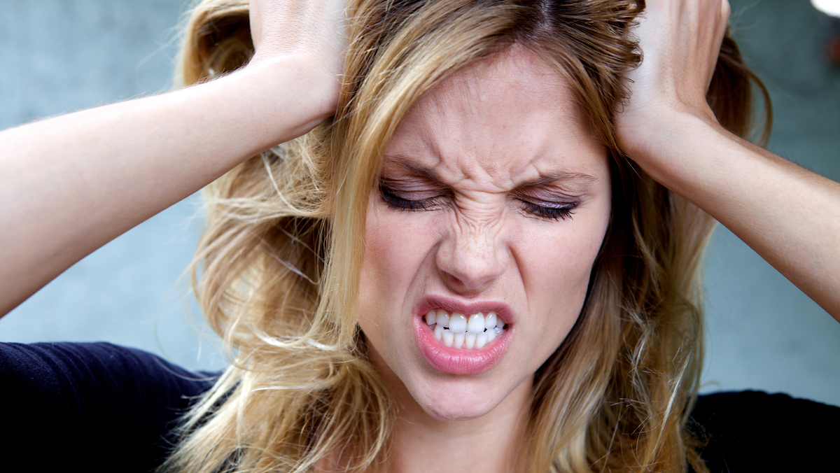 В интернете много картинок с тегом гнев. На них люди кричат друг на друга, замахиваются кулаком и прочее, но это заблуждение. Когда мы повышаем голос на другого - это уже выражение агрессии в его сторону. Гнев же, сам по себе не несёт угрозу другому.