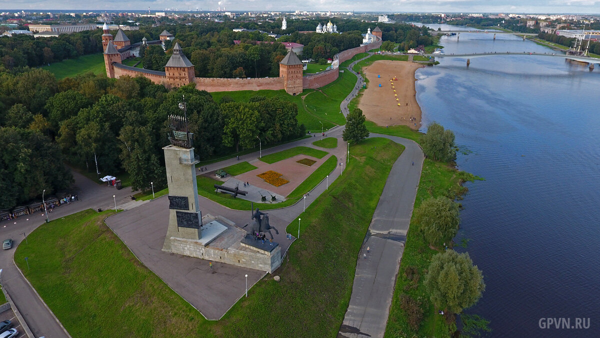 Новгородская площадь