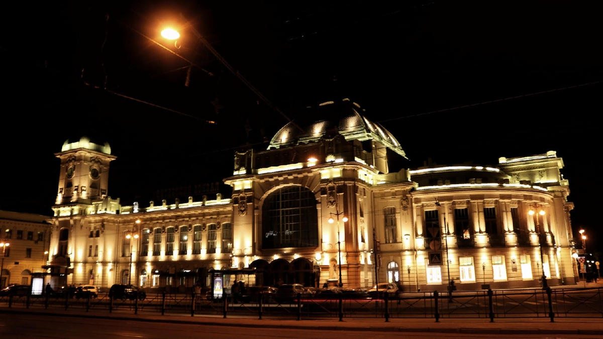 Московский вокзал в киеве. Москва жд вокзал павелецкая станция. Иркутск здание железнодорожного вокзала. Станция коммунарск донецкая жд. Жд вокзал павелецкий.