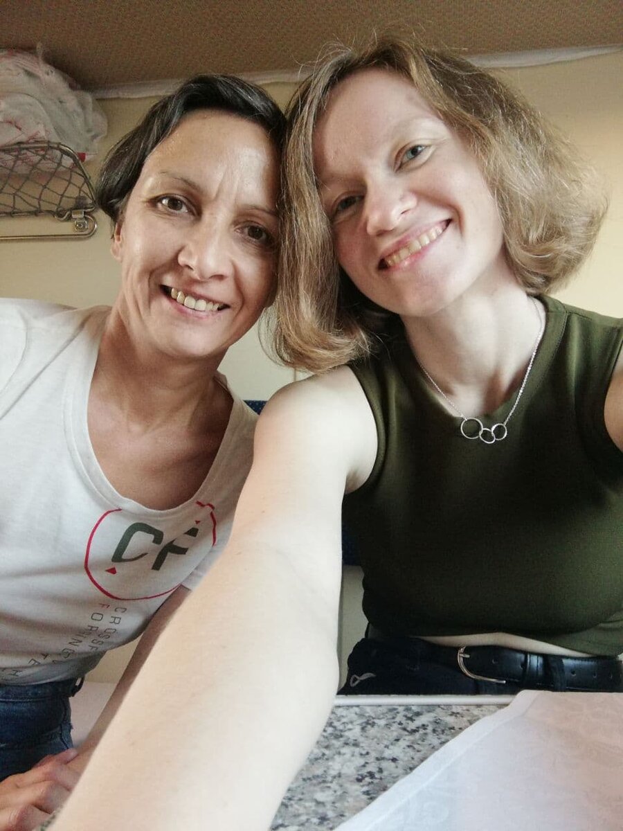 2 фрилансера на колёсах: Оксана и Надежда с блогом о путешествиях и работе в интернете. Наше фото из поезда Москва-Казань 2020