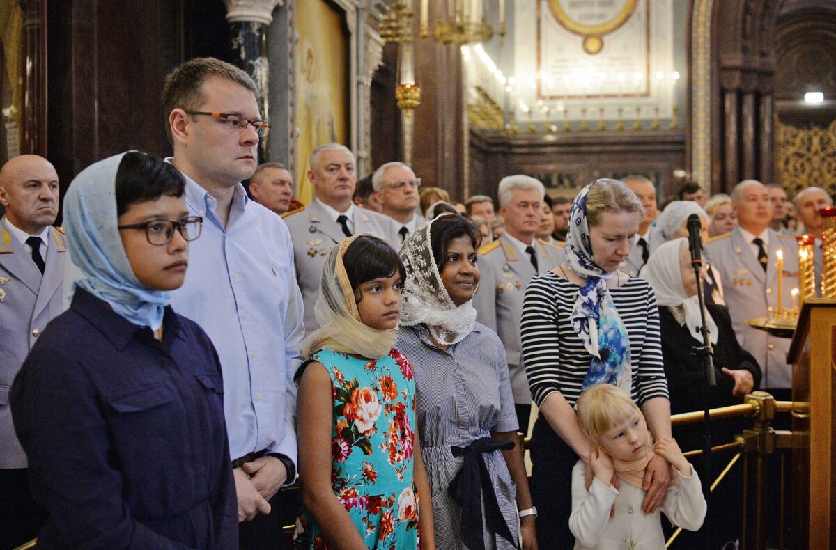 Помолимся Господу о наших грехах…  Источник: https://foto.patriarchia.ru/news/patriarshee-sluzhenie-v-nedelyu-1-yu-po-pyatidesyatnitse-v-khrame-khrista-spasitelya-khirotoniya-arkhimandrita-feoktista-igumnova-vo-episkopa-gorodishchenskogo/
