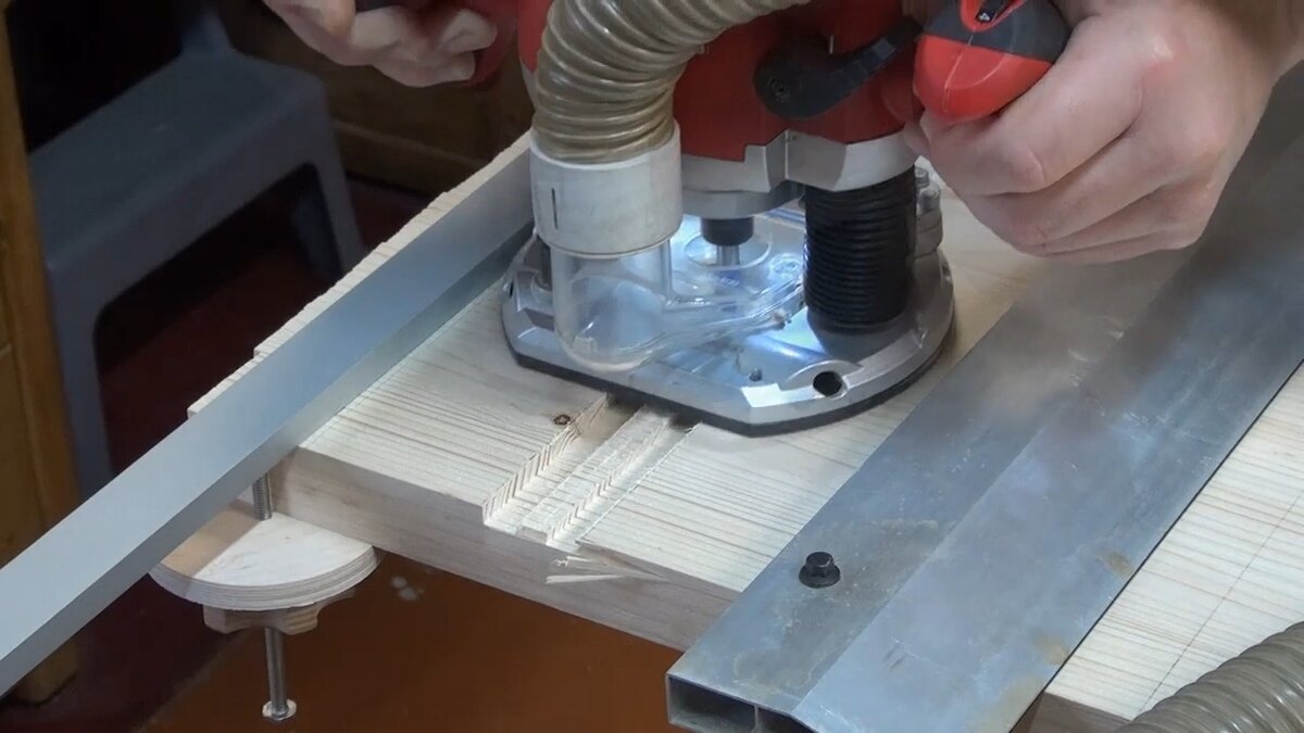 Фрезеровка по двум накладным упорам.