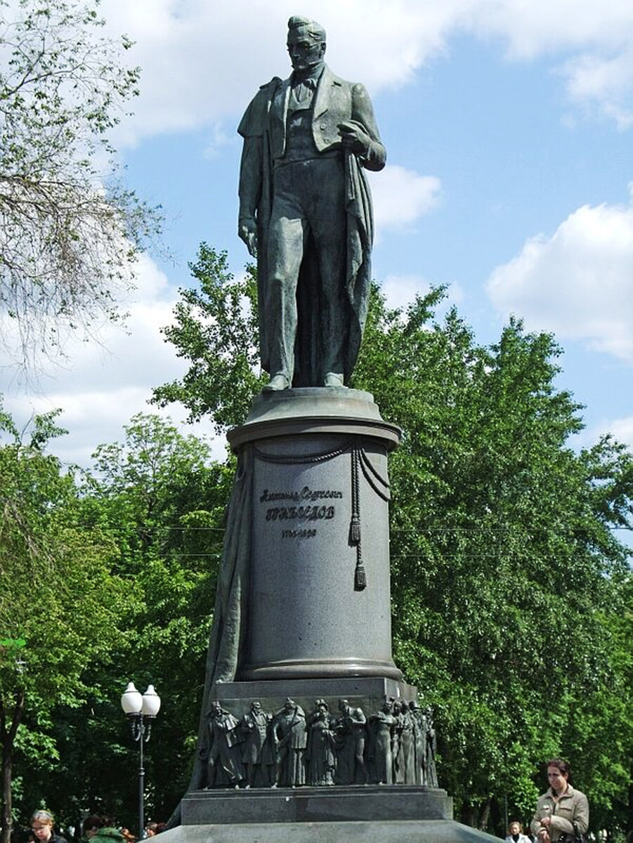 памятник грибоедову в москве