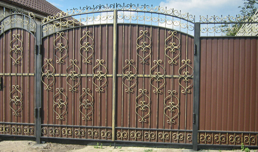 Популярные элементы ковки для ворот из профлиста: фото деталей и готовых кованых оград
