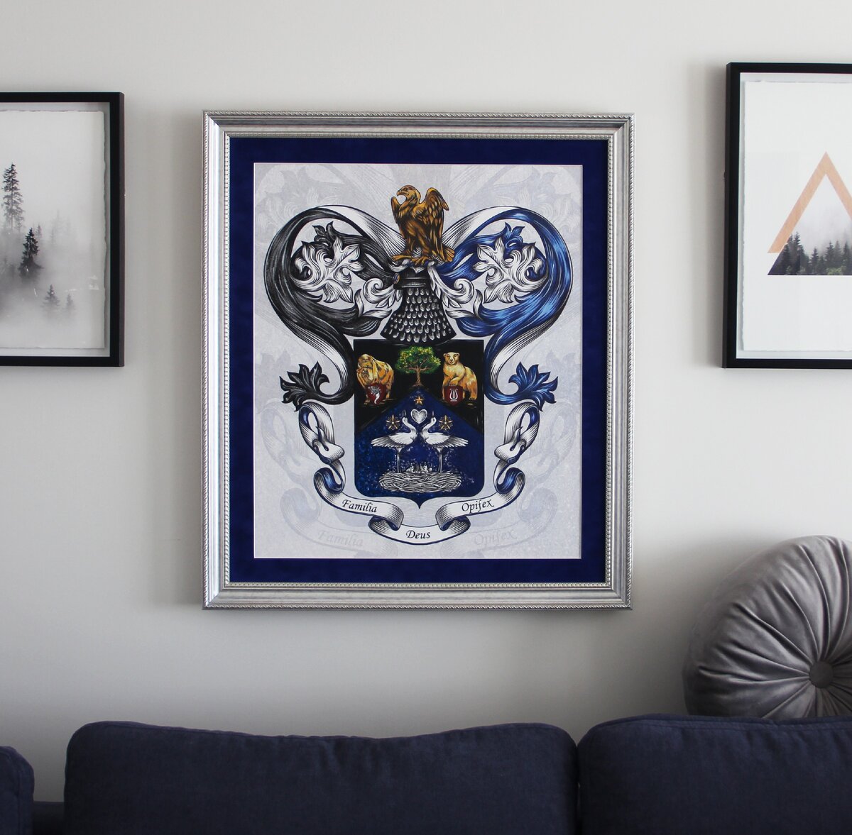 7. Что дарить, когда всё есть? Это действительно сложный вопрос, если мужчина уже состоялся. Подарить нечто действительно необходимое – подарить герб, который подтверждает заслуги, закрепляет итоги достижений и открывает новые горизонты для развития.