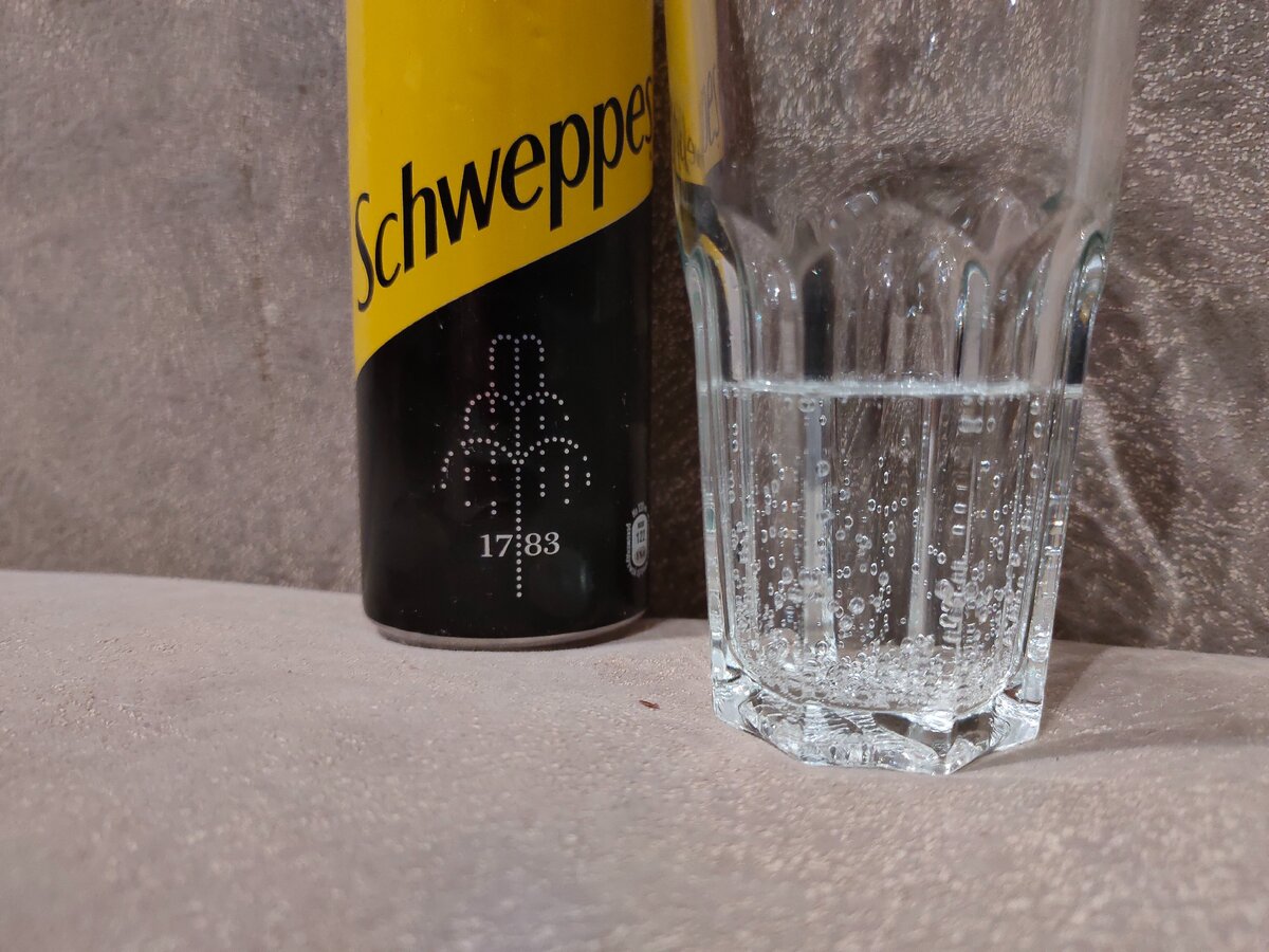 Schweppes в стакане. Фото автора