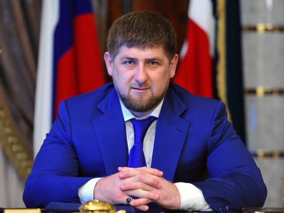 Мужчине присуще понятия достоинство, честь, уважение и дружба. И не важно, какой пост он занимает.
