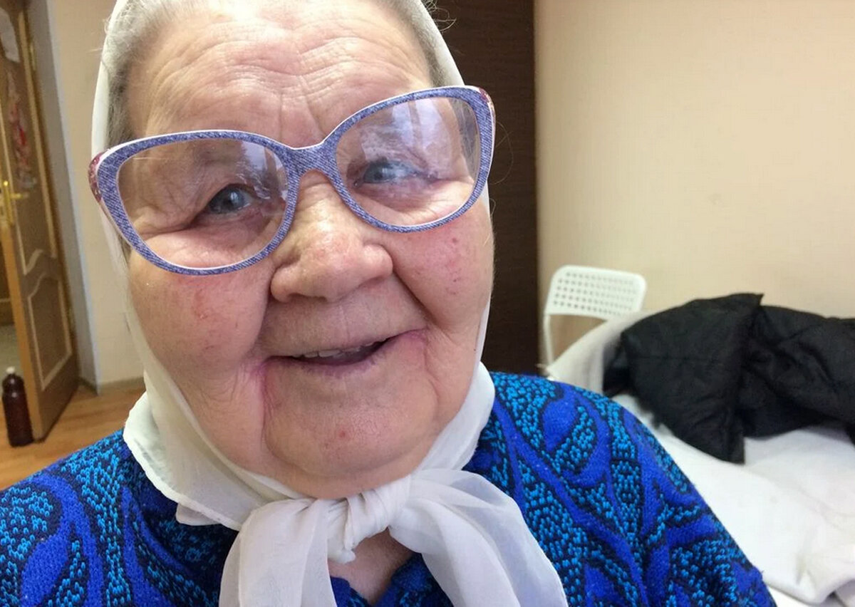 бабушка в очках фото