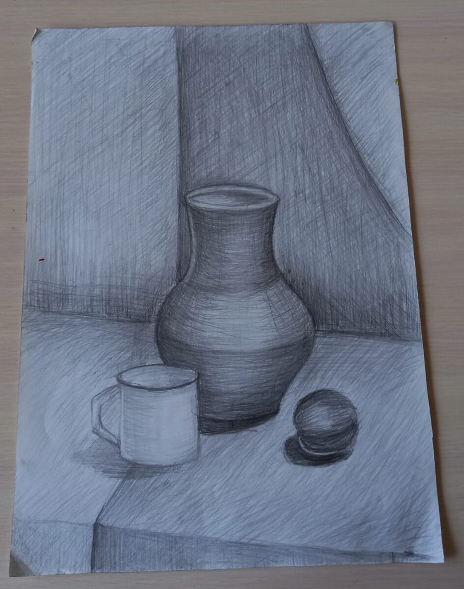 Одна из двух работ, выполненная под руководством завуча. Да, кувшин кривоват. Задача работы показать разный цвет предметов и фона. Завуч сказала, что за эту работу она бы поставила 5, если бы было нарисовано на уроке.