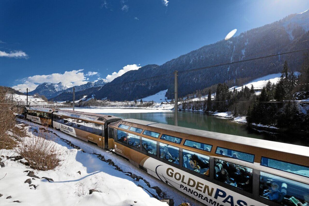 Панорамный поезд в Швейцарии Glacier Express