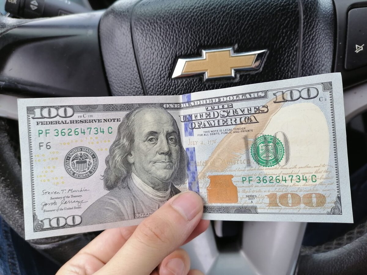 Американский доллар на фоне родного GM моего авто:)