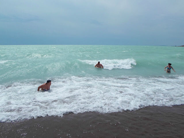 Это наше озеро, вода в нем бирюзовая
