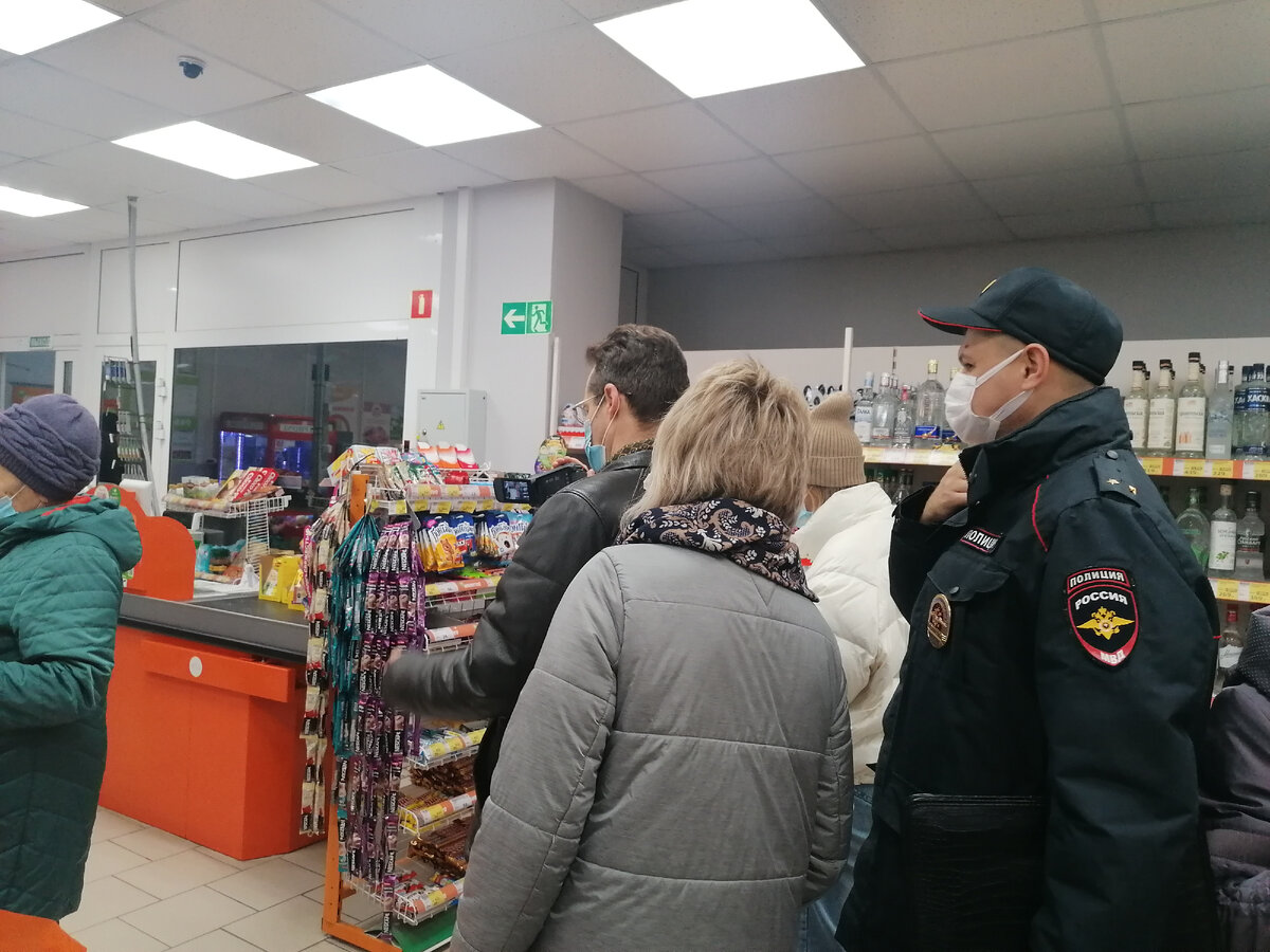 А полиция только отпугивает даже законопослушных покупателей.