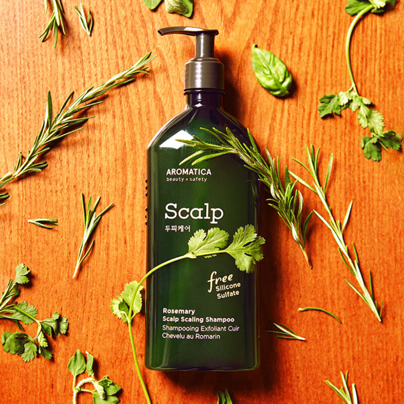 Корейский шампунь. Источник https://ohbeautybar.ru/3020-thickbox_default/aromatica-rosemary-scalp-scaling-shampoo-400ml.jpg