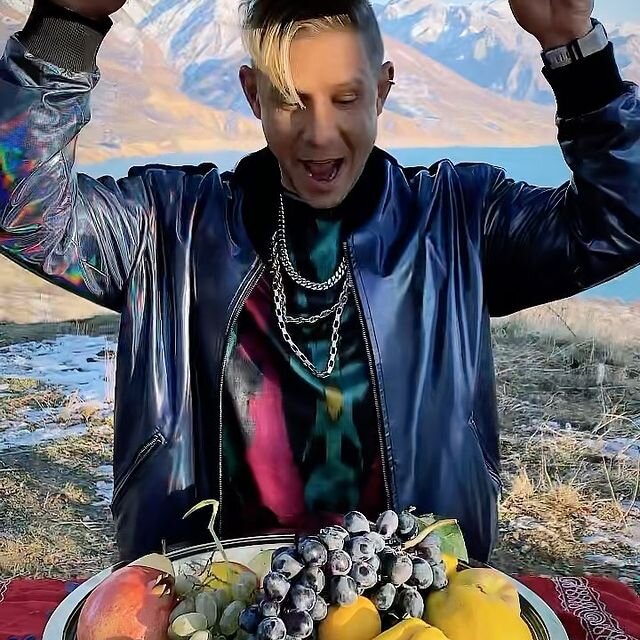 Митя Фомин радуется, как ребенок