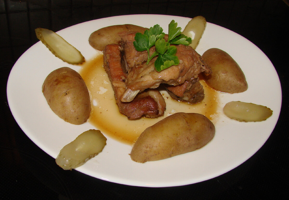 Свиные ребрышки с картофелем