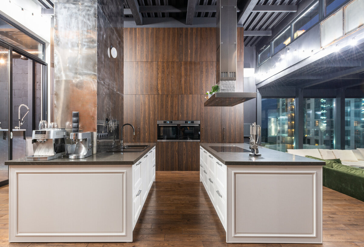 На просторной кухне, без беспорядочно разложенных предметов приятнее готовить и реализовывать свои кулинарные фантазии.// Фото автора Max Vakhtbovych: Pexels