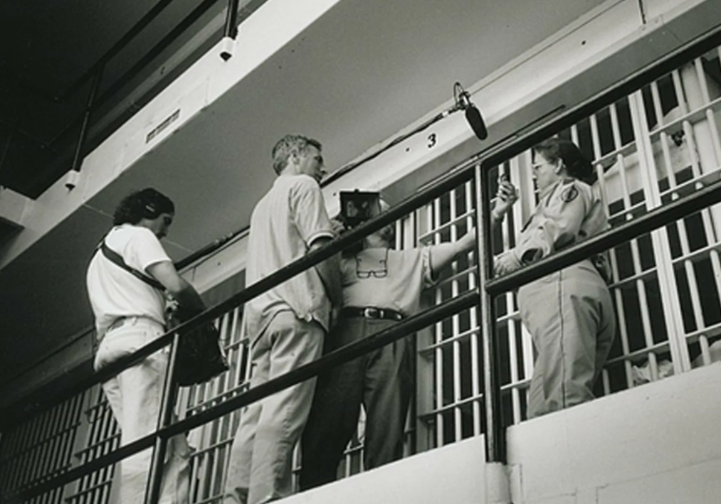 СМИ берет интервью у охраны заключенного Эдварда СпайсВандерМиллера