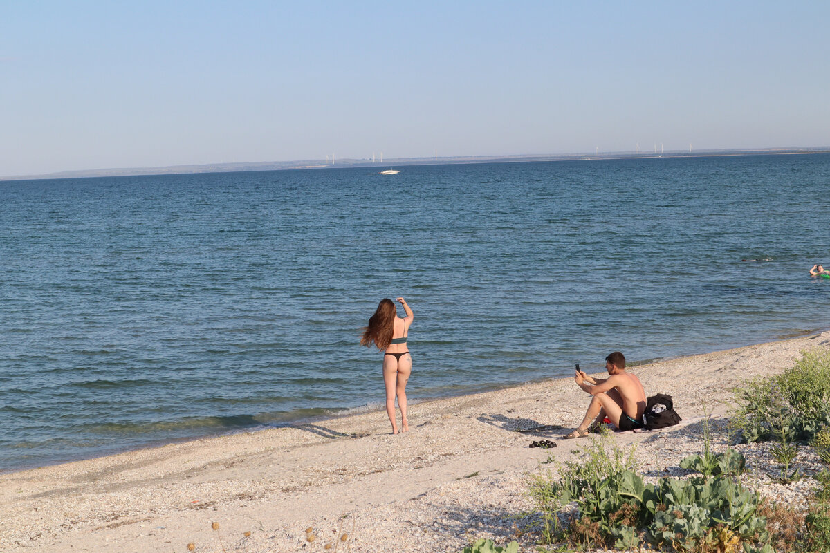 Пляж в поселке Золотое 