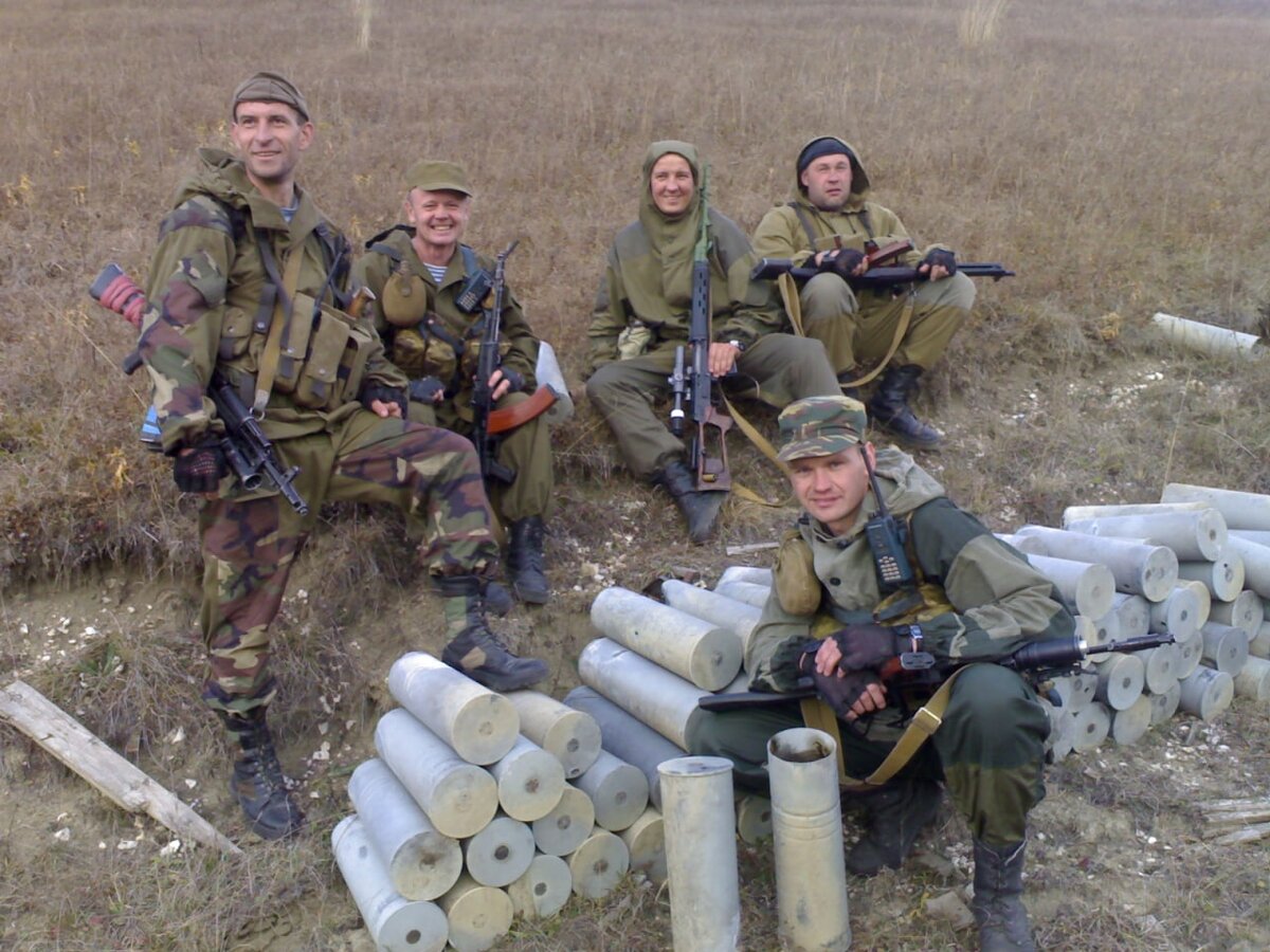 С боевыми друзьями во время последней боевой командировки.