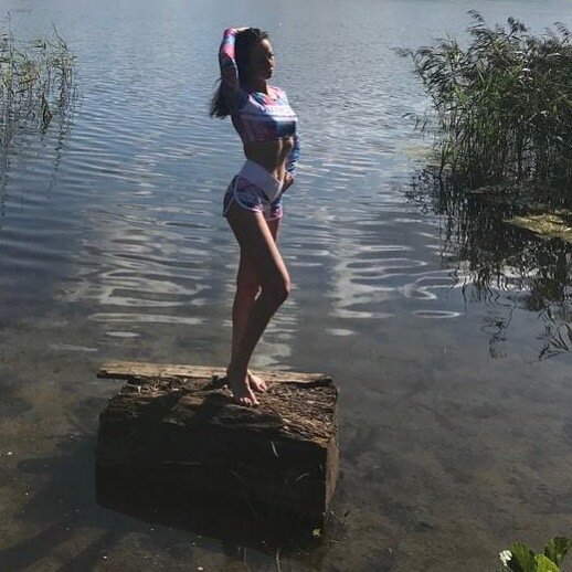 Из прошлой жизни, в которой я еще не разбиралась в видах химиотерапии, не думала вместе с медсестрой, в какую руку ставить катетер сегодня и не знала, где купить хороший парик 😐