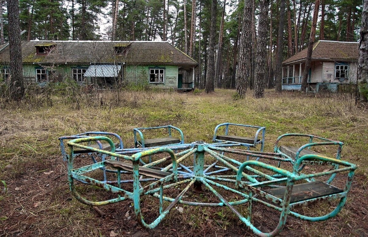 В старом пионерском лагере. Изображения из открытого источника Интернет