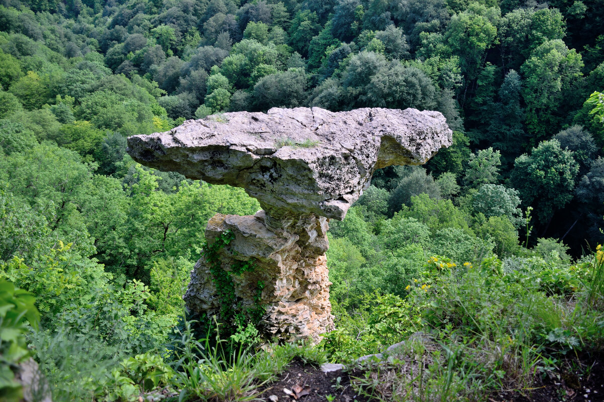 Адыгея. Скала "Молоток"