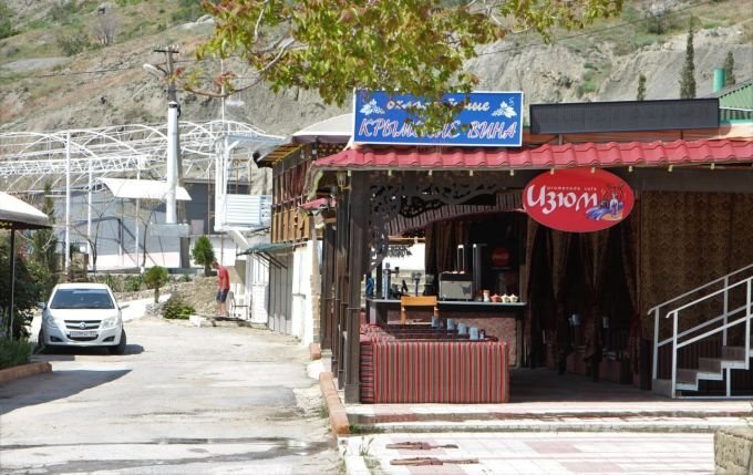  Городская набережная в Судаке в ожидании туристов. Источник: Крымский репортаж.