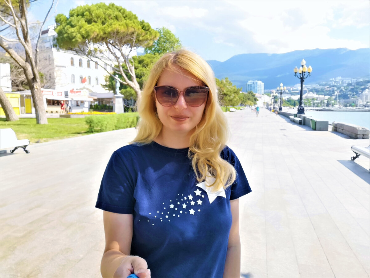 Обратите внимание, позади меня нет людей. Это позднее утро.