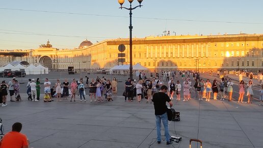 Спб 4 5 ноября. Питер Дворцовая площадь. Питер Сенатская площадь. Дворцовая площадь Питер вид сверху. Дворцовая площадь утром.