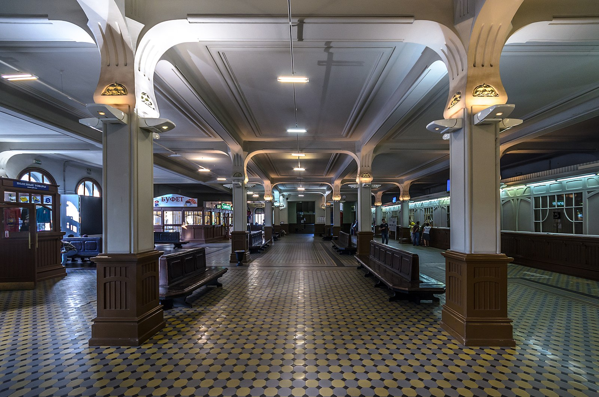 Зал ожидания Витебского вокзала. 