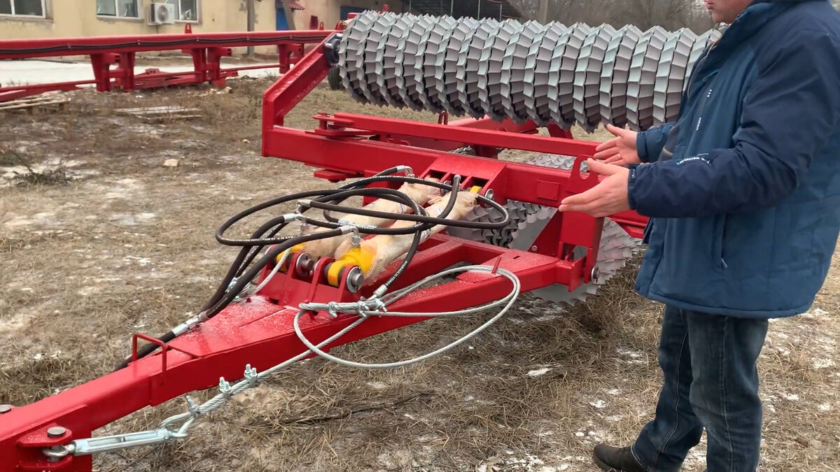 Призменный каток ККЗ-9,2-03 на складе завода