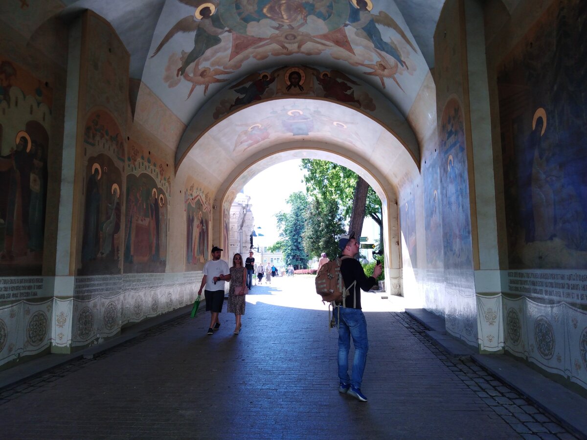 Свято-Троицкая Сергиева Лавра роспись главной арки изнутри