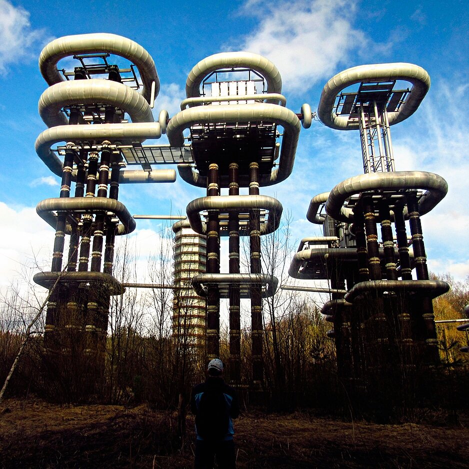 огромный барабан. буровая платформа troll a. аспирация систем вентиляции. ветрогенератор enercon e-126. нефтегазовая платформа «тролль-а».