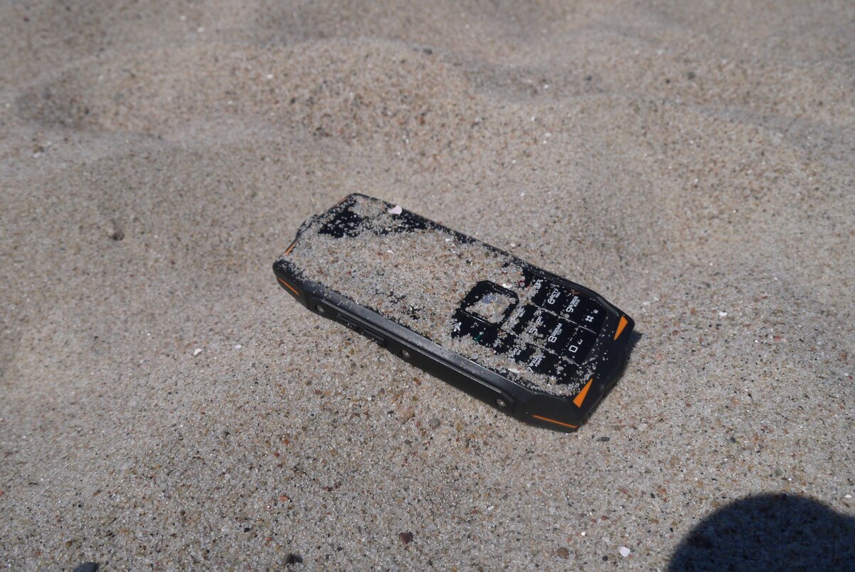 телефон на пляже