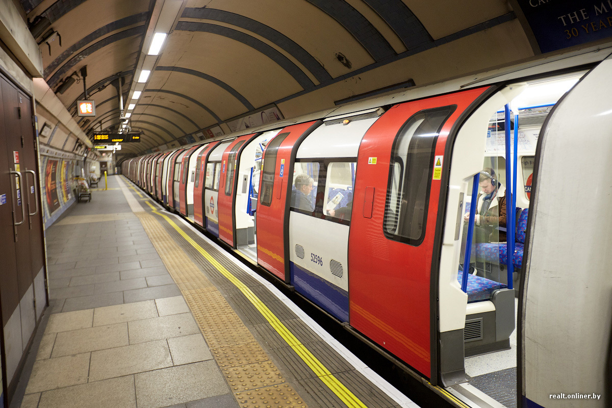 Почему в метро Лондона маленькие и тесные вагончики, с закругленными  дверями | Контактный рельс | Дзен