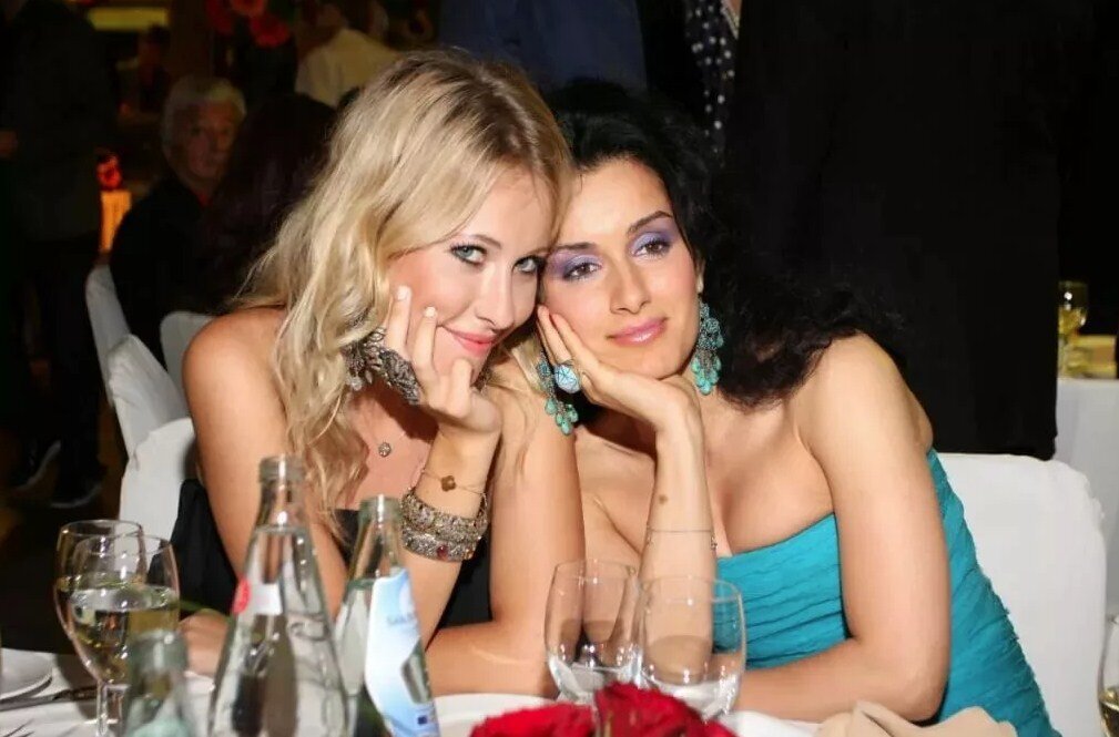 Ксения и Тина. Источник Яндекс.Картинки