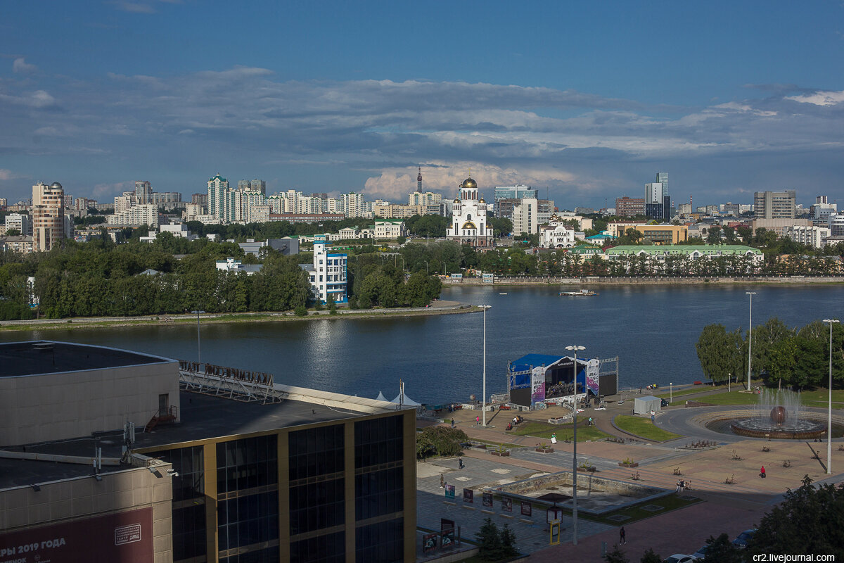 Во время прогулки по екатеринбургу. Красивые места в Екатеринбурге для прогулок. Места для прогулок в Екатеринбурге. Прогулочные места Екатеринбурга. Прогулка по центру Екатеринбурга.