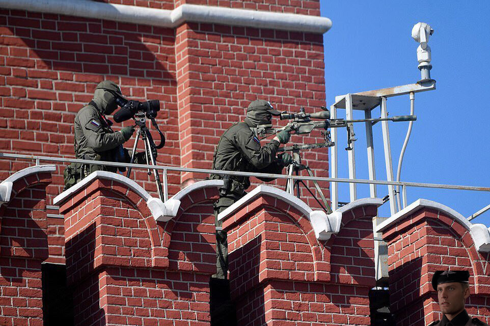 Снайперы на красной площади фото