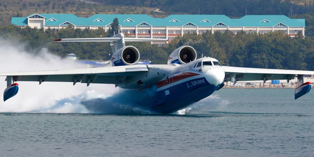 Бе пе. Бе-200 амфибия. Бе-200 гидросамолёт. Водозаборник бе 200. Beriev be-200.