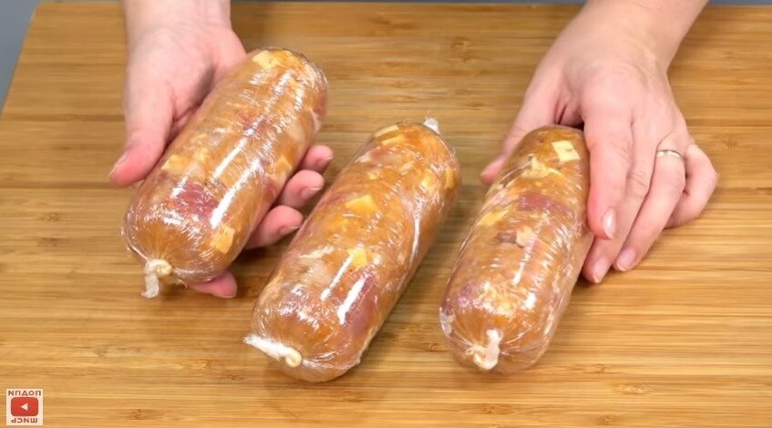 Будущая колбаса в пакете